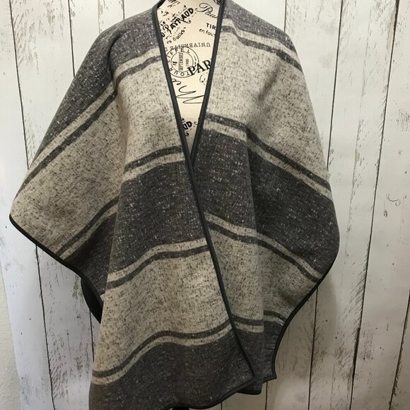 Ike Behar Jackets & Blazers - Ike Behar reversible fleece wrap in shades of gray.  One size fits most